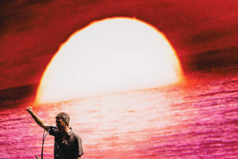 Oasis: Don't Look Back in Anger