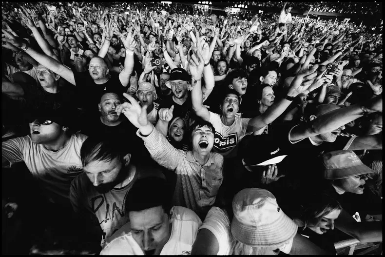 Oasis: Don't Look Back in Anger