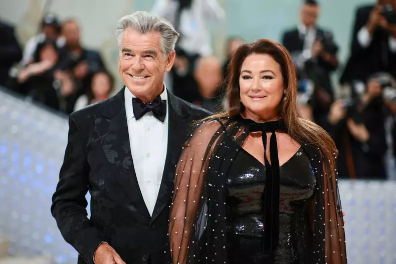 Soția lui Pierce Brosnan a atras toate privirile cu noua siluetă. Keely Shaye Smith a slăbit 45 de kilograme și arată tot mai tânără