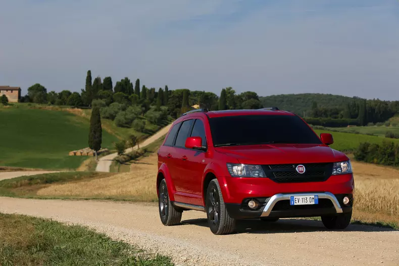 Fiat-Freemont-Cross-79