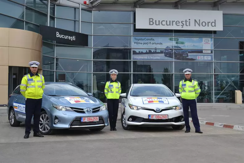 Toyota Auris Hybrid politia romana