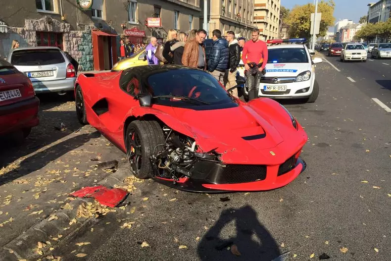 accident ferrari laferrari (12)
