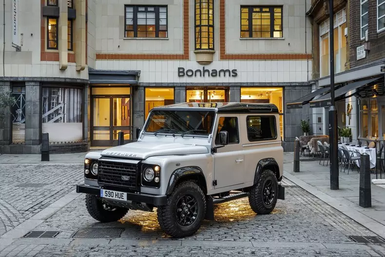 2 milioane land rover defender (2)