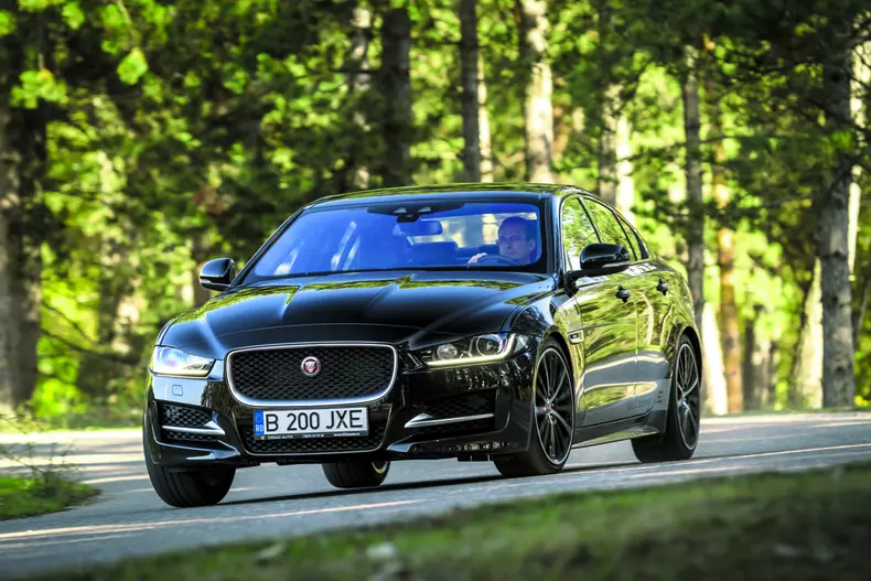 Jaguar XE 11
