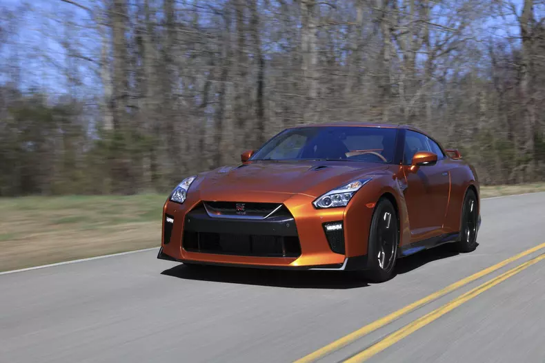 2017 nissan gt-r (2)