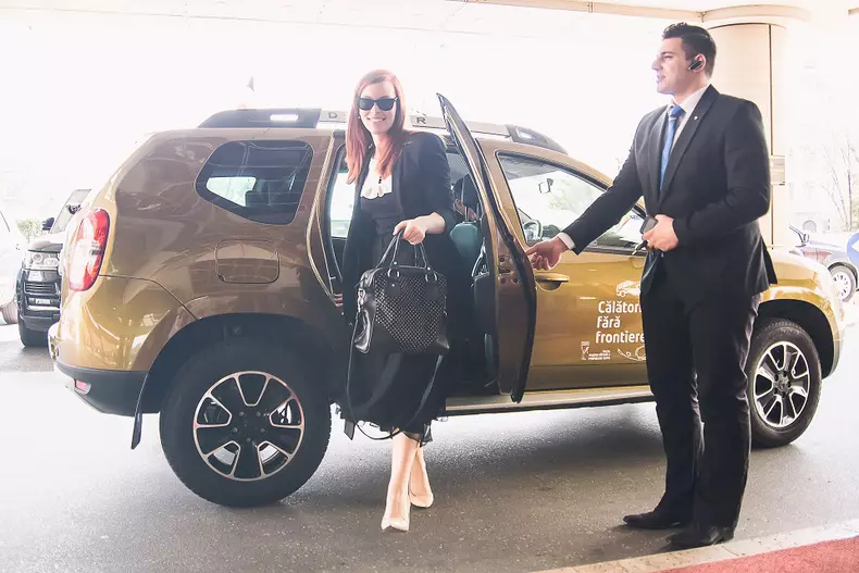 dacia duster connected by oragen