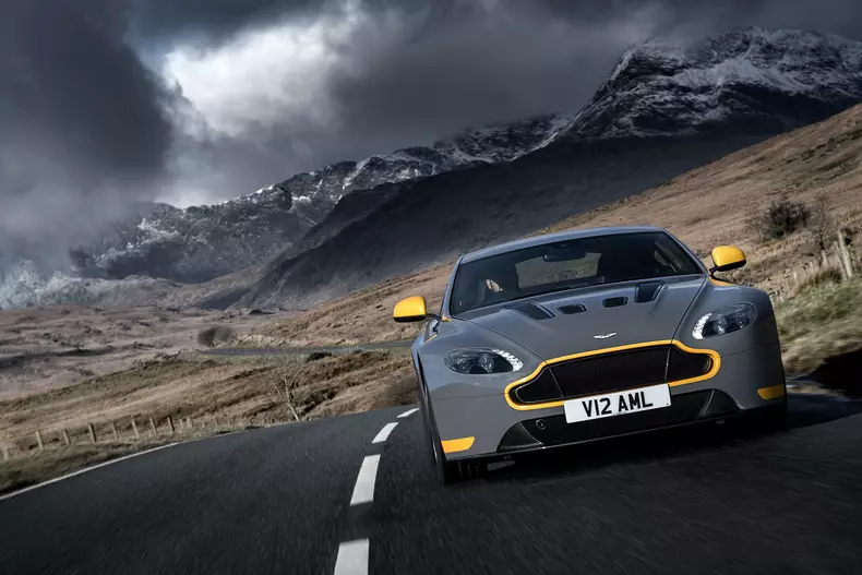 aston martin v12 vantage s (31)
