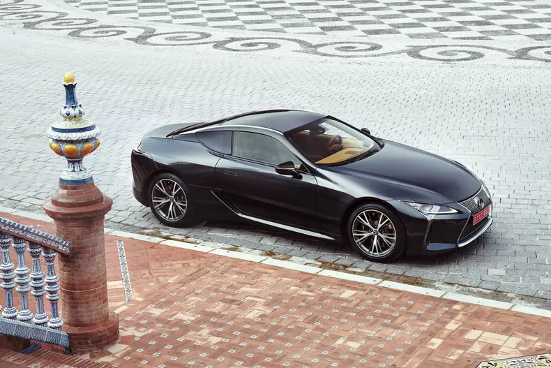 2017-lexus-lc-coupe-12