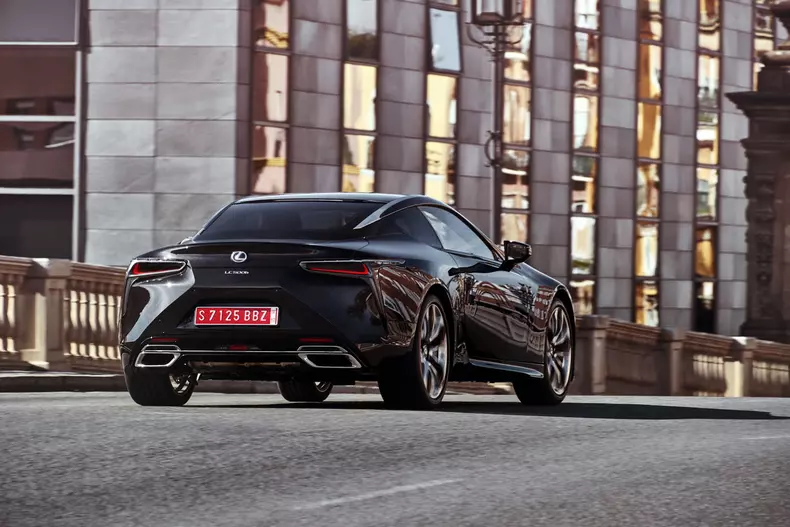 2017-lexus-lc-coupe-30