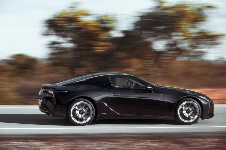 2017-lexus-lc-coupe-40