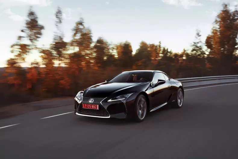 2017-lexus-lc-coupe-43