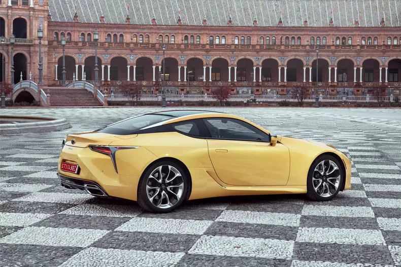 2017-lexus-lc-coupe-9