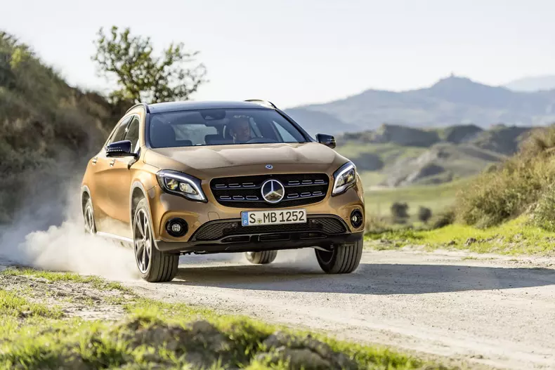 2017-mercedes-benz-gla-facelift-109