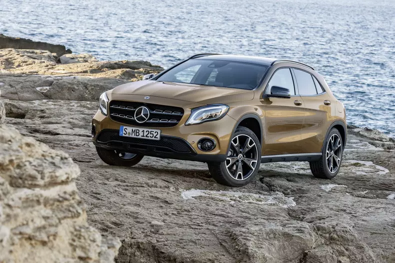 2017-mercedes-benz-gla-facelift-114