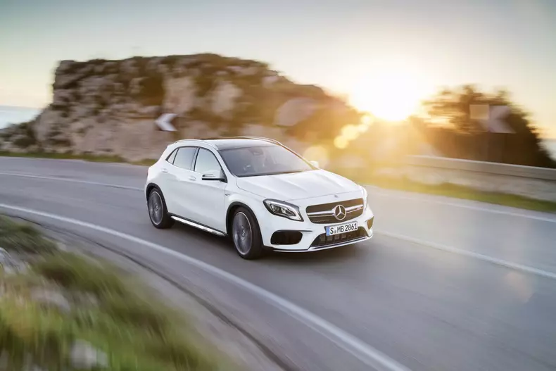 2017-mercedes-benz-gla-facelift-74