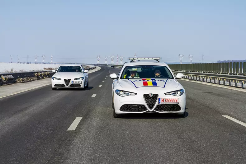 2017-alfa-romeo-giulia-veloce-politia-rutiera-10