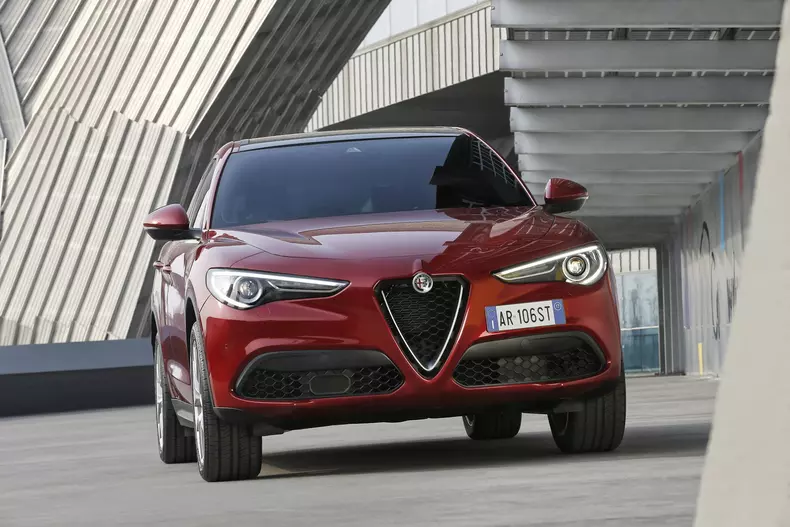 Alfa-Romeo-Stelvio-121