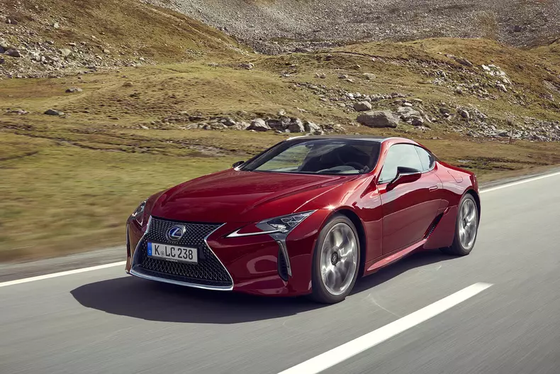 Lexus_LC500_dynamic_002