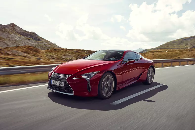 Lexus_LC500_dynamic_003