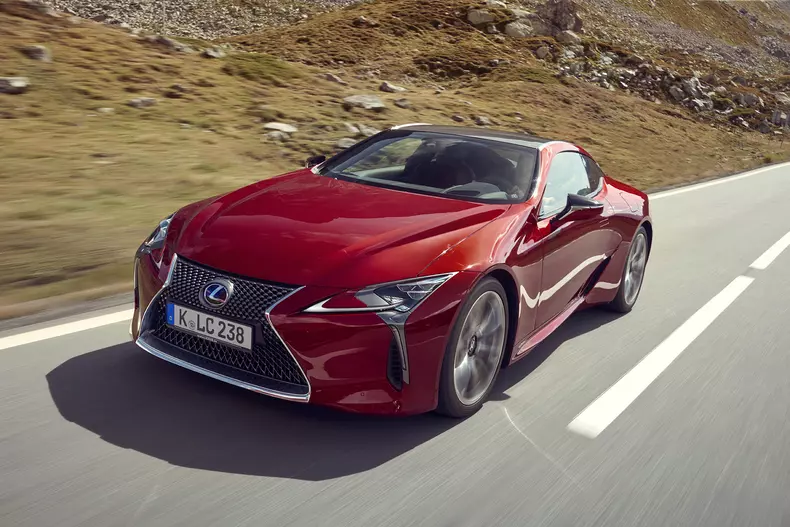 Lexus_LC500_dynamic_004