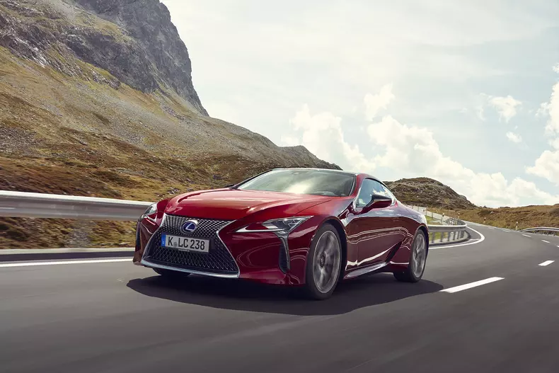 Lexus_LC500_dynamic_005