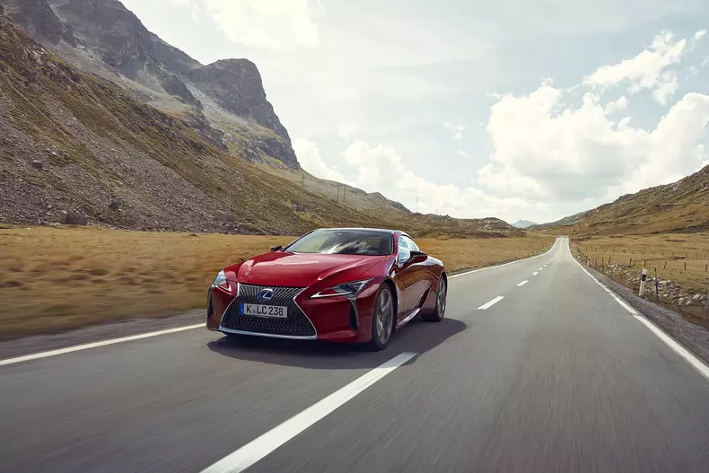 Lexus_LC500_dynamic_007