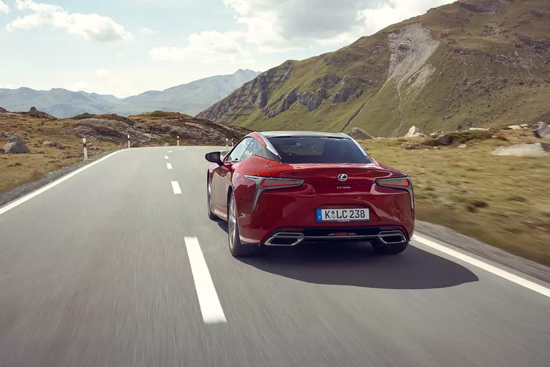 Lexus_LC500_dynamic_009