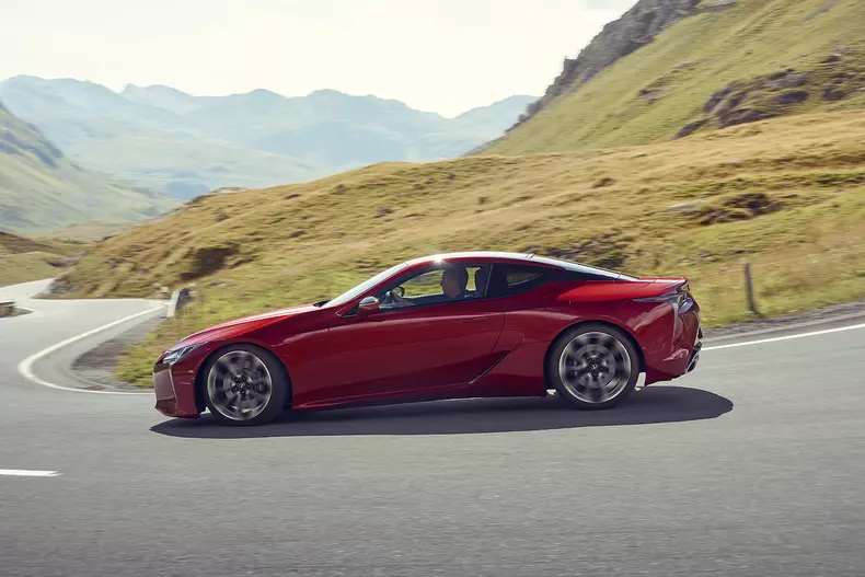 Lexus_LC500_dynamic_014