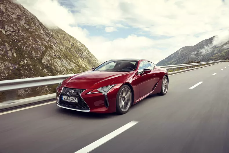 Lexus_LC500_dynamic_019