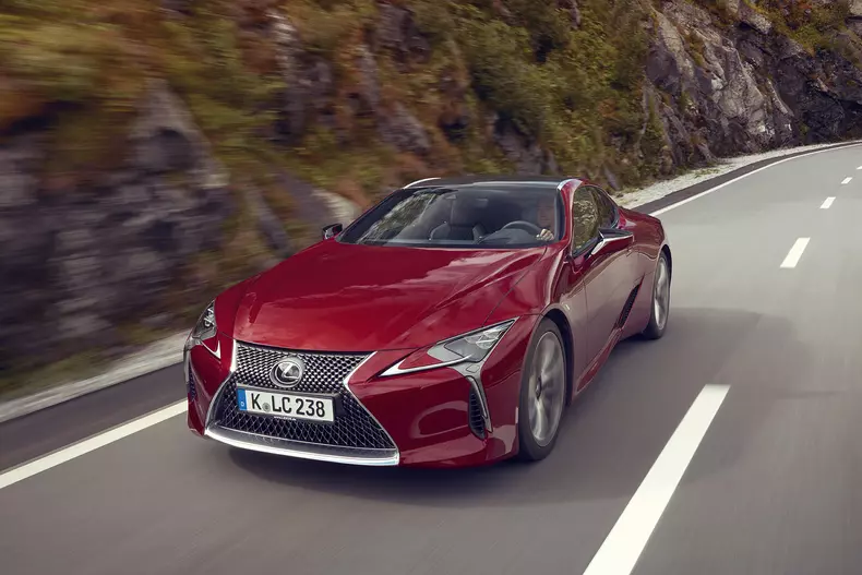 Lexus_LC500_dynamic_020