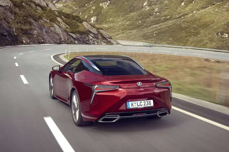 Lexus_LC500_dynamic_022