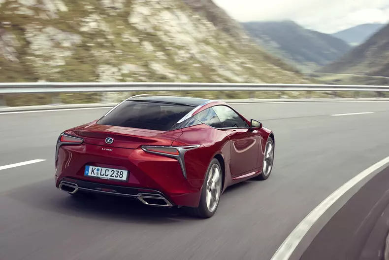 Lexus_LC500_dynamic_023