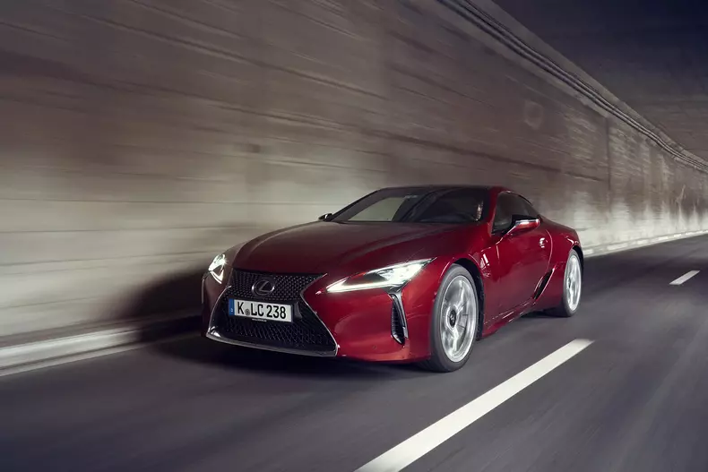 Lexus_LC500_dynamic_032