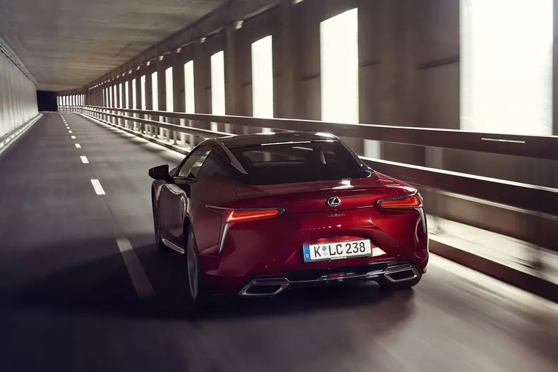 Lexus_LC500_dynamic_033