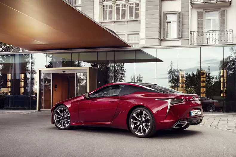 Lexus_LC500_static_002