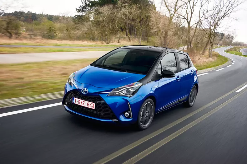 Toyota Yaris Hybrid Blue Dynamic (2)