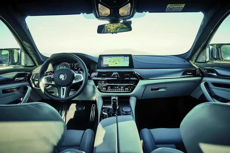 Fahrvergleich: BMW M5 und Mercedes AMG E63s
V8 Biturbo 4matic

FD-Kacher