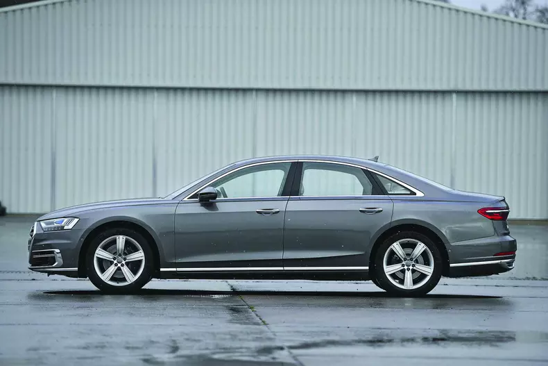 Audi A8 50 TDI gegen Mercedes S350d
