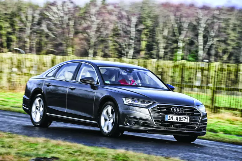 Audi A8 50 TDI gegen Mercedes S350d