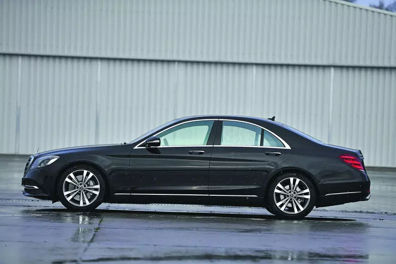 Audi A8 50 TDI gegen Mercedes S350d