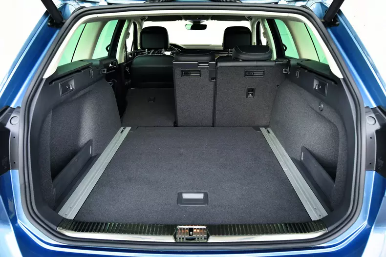 Opel Insignia, Renault Talisman, VW Passat Kombis