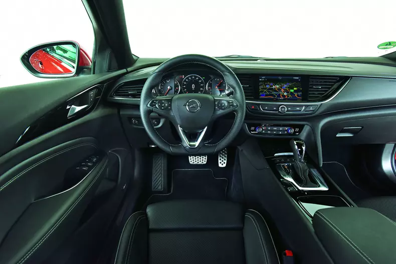 Vergleich Opel Insigia GSI gegen Skoda Superb