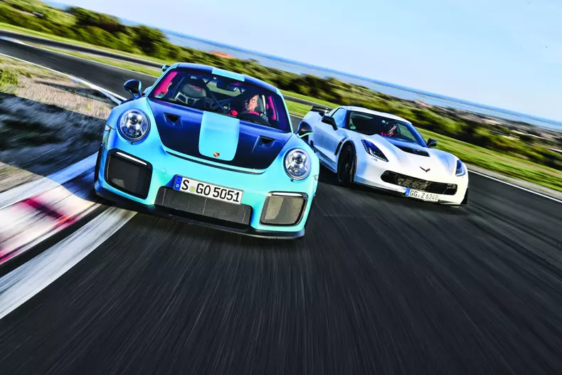 Sportwagenvergleich Porsche GT2 RS Corvette Z06