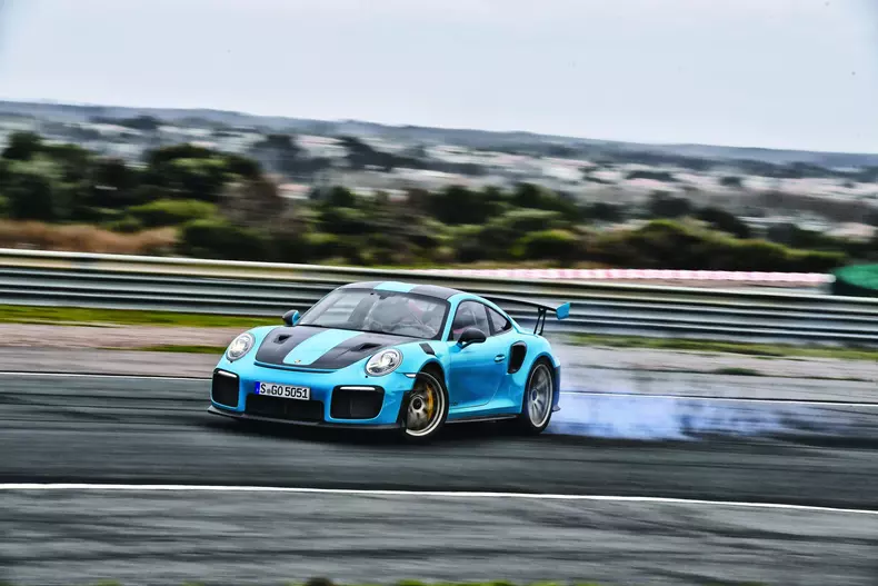 Sportwagenvergleich Porsche GT2 RS Corvette Z06