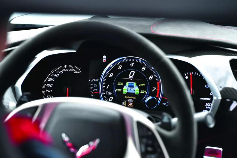 Sportwagenvergleich Porsche GT2 RS Corvette Z06