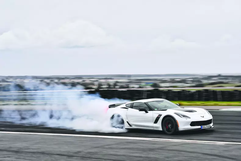 Sportwagenvergleich Porsche GT2 RS Corvette Z06