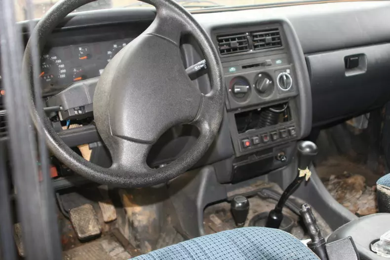 Aro 244 Adrian Nastase interior