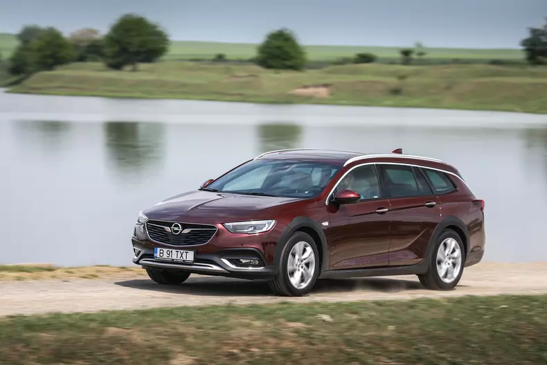 opelinsigniaCOUNTRYTOURER10