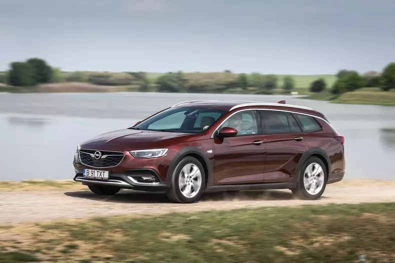 opelinsigniaCOUNTRYTOURER11