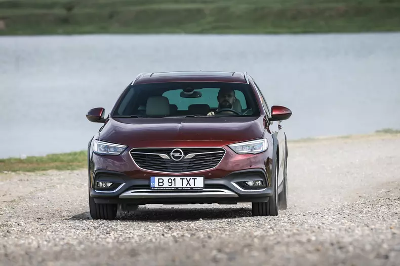 opelinsigniaCOUNTRYTOURER12